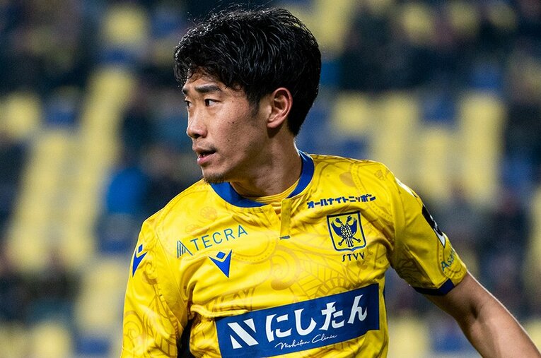 21-22シーズン、ベルギーのシント・トロイデンでプレーした香川真司 ／ photograph by STVV