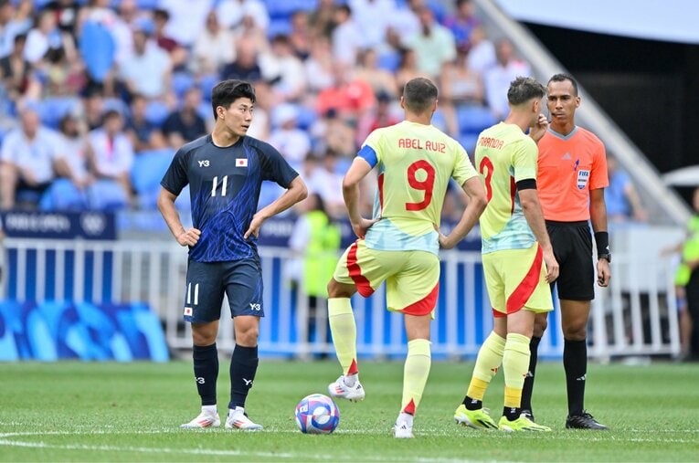 藤田からのパスを細谷が受けた「相手背負ってるのにオフサイド」の一部始終（全20枚中の18枚目）©Takuya Nakachi/JMPA