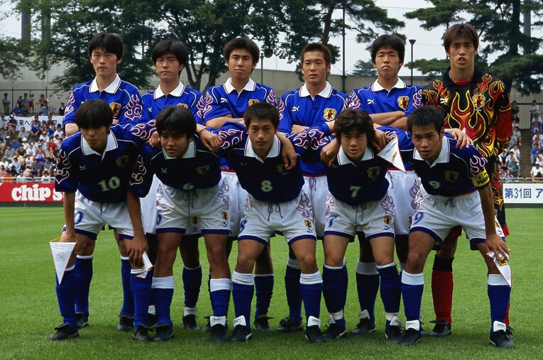 98年6月のアジアユース予選。当時高3の金古（後列右から2人目）は手嶌（同4人目）、本山（前列左端）ら東福岡の先輩とともに先発した…写真はまだまだ続きます　©AFLO