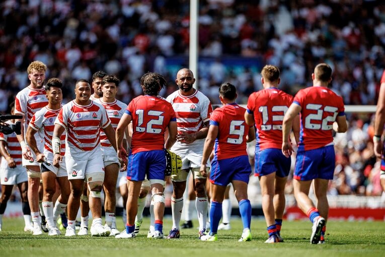 勝利後の選手たち　©Kiichi Matsumoto