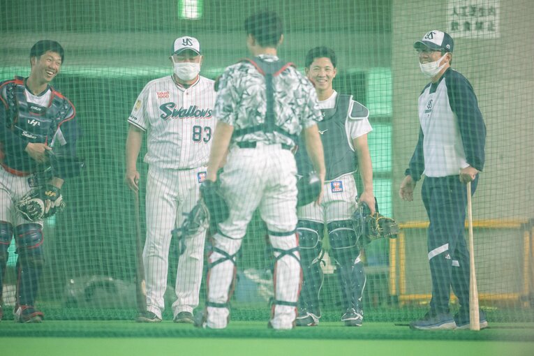 古田敦也臨時コーチが沖縄キャンプで指導　©BUNGEISHUNJU