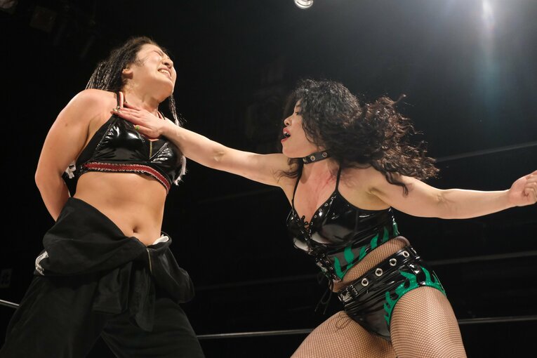 「圧倒される肉体美」を目指す新人女子プロレスラー…コンテストにも出場するZONESが語る“理想像”「実は体重が10kg減ったんです」(100)