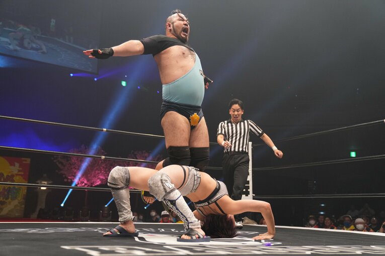 「お前、あの騒動があったのによく来たな」“今のプロレス批判”で炎上した前田日明に、ウナギ・サヤカがモノ申した真意「ぶん殴られようが…」(16)