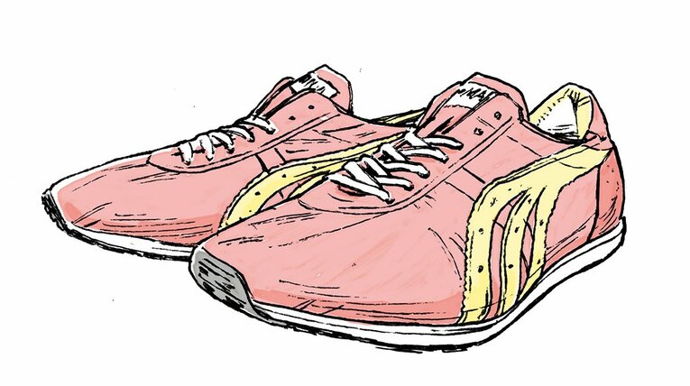 箱根駅伝創設に尽力した金栗四三のマラソン足袋を作ったのがハリマヤ。1982年発売の『カナグリ ノバ』は当時世界最軽量の靴だった　Ⓒ竹田嘉文