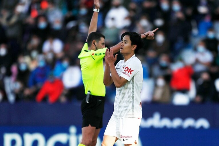 敵地の少年ファンから「KUBO！」と声が飛ぶ人気の中… 久保建英が“万全でなくても”フル出場で頼られた理由〈撮影者の視点〉(41)