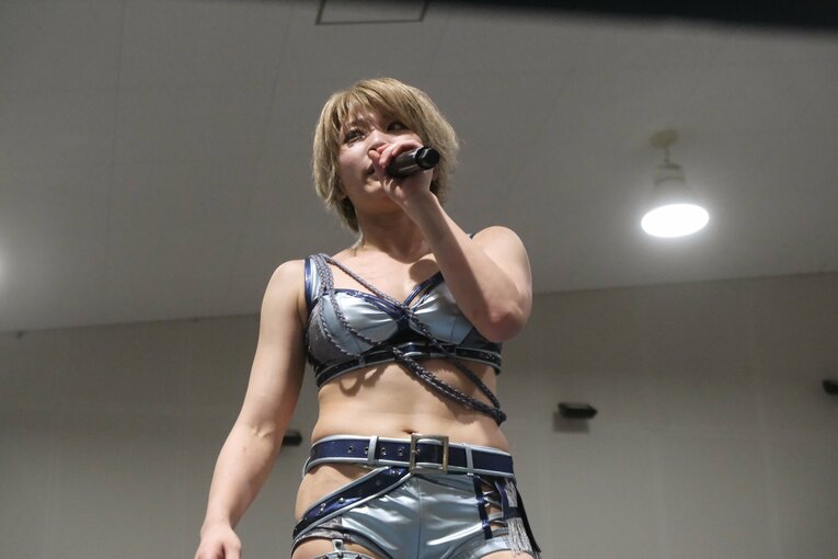 「他では見られない安納サオリだった」人気女子レスラー“3試合出ずっぱり”の凱旋興行に密着「体重が4kg減って…そりゃそうですよね」(54)