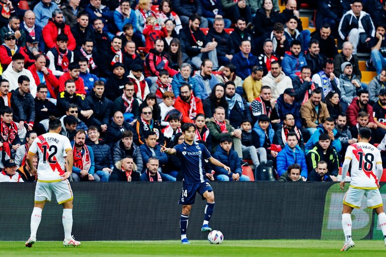 「クボ…あいつ止めないと勝てないよ」マドリードのバルで敵地サポが久保建英22歳を超警戒…“動画に映らない”タケの虚ろなジレンマ(13)