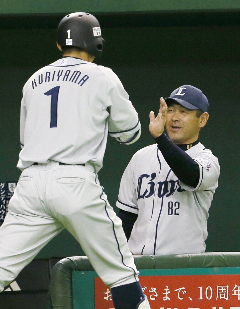 当時の田邊監督と栗山　©JIJI PRESS