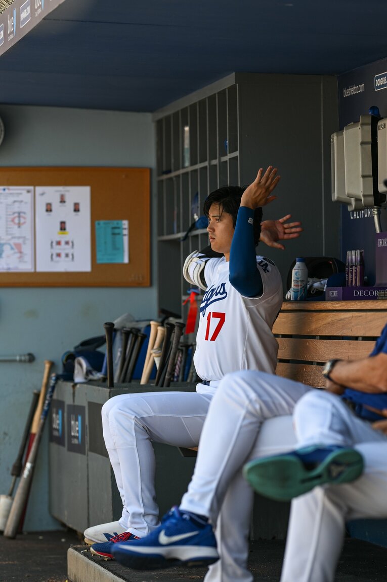 【Numberカメラマンが激写・大谷翔平の愛される日常2025年7月版：全100枚超】ベンチでも運動します　©Nanae Suzuki