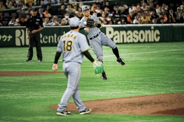 プロ3年目の'23年から主に守る三塁で、今年は課題の送球も改善されて守備力が劇的に向上。2年連続で20個を超えた失策も激減した　©Nanae Suzuki