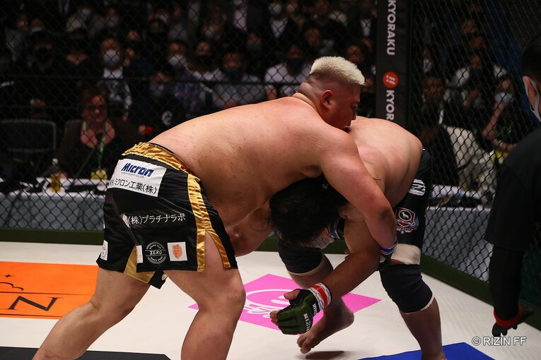 相撲界を懲戒解雇からRIZINへ…貴賢神がデビュー戦完敗でも見せた可能性とは？ 対戦した元警察官ファイターが絶賛した「凄い素質」(27)