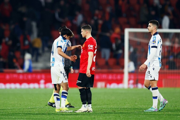 「みんなクボを気に入ってるんだ」傷心アジア杯から中2日スペイン復帰戦、久保建英は古巣の仲間に挨拶を…カメラマンが見た“気迫と品格”(12)