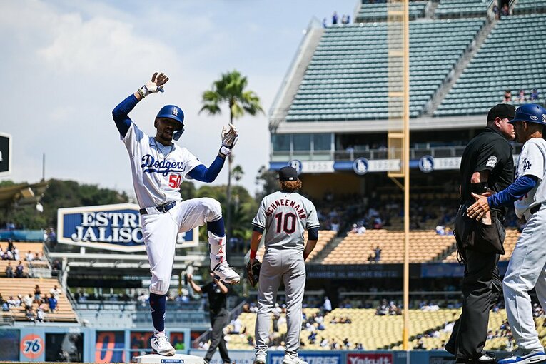 【他媒体でなかなか見られないドジャースナインのカッコイイ雄姿】 ／ photograph by Nanae Suzuki