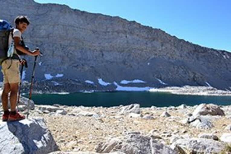 息を呑むほど美しいグリーンの色をした湖。 