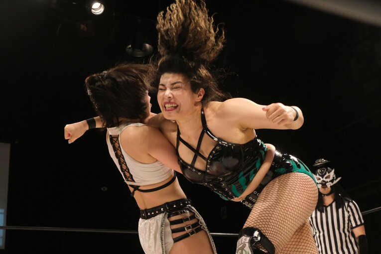 「圧倒される肉体美」を目指す新人女子プロレスラー…コンテストにも出場するZONESが語る“理想像”「実は体重が10kg減ったんです」(62)