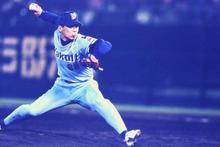 宝刀シンカーを武器に絶対的クローザーを務めた高津臣吾。NPB通算286セーブ、セーブ王4度。監督としても2021、22年にリーグ連覇を果たす　©Koji Asakura