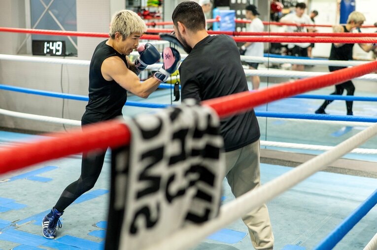 井岡一翔のジムワーク【スワイプするとその他の写真もご覧になれます】©Takashi Shimizu