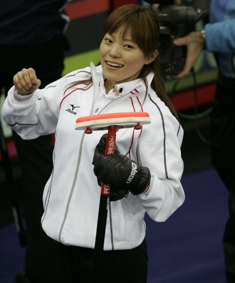 【カーリング女子レア写真】トリノ五輪の小野寺歩…写真は右に続きます　　©JMPA