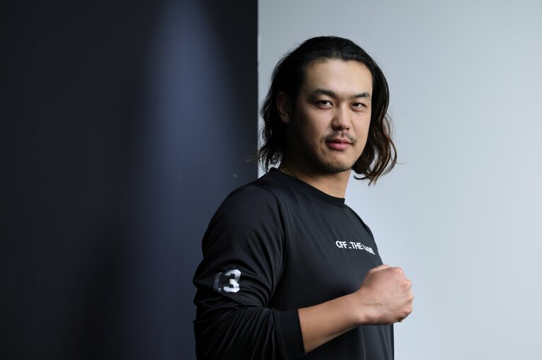 今はロン毛がトレードマークになった高橋光成　©Shigeki Yamamoto