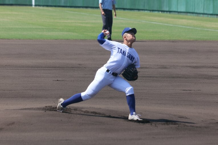 スカウトも「支配下指名濃厚」と…最速153キロ、滝川高校・新井瑛太の超豪快フォーム　©Fumi Sawai