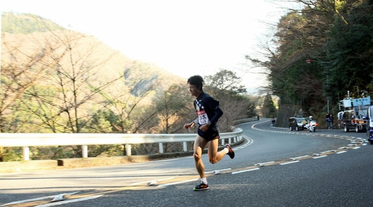 第86回箱根駅伝で5区を疾走する東洋大の「山の神」柏原竜二　©SANKEI SHIMBUN　