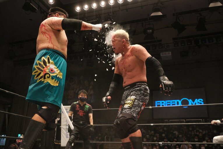 「デスマッチ・イズ・マイライフ」妻の急死を乗り越えた“クレイジー・キッド”竹田誠志の決意「蛍光灯やカミソリで傷つけ…でもそれが生きがい」(17)