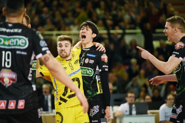 厳選写真！石川祐希、バレー世界最高峰・イタリアリーグで戦う姿。(8) ／ photograph by Itaru Chiba