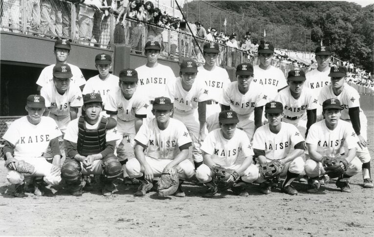 ”ミラクル開成”と呼ばれた1988年の札幌開成高校野球部ナイン＠円山球場にて　©︎Asahi Shimbun