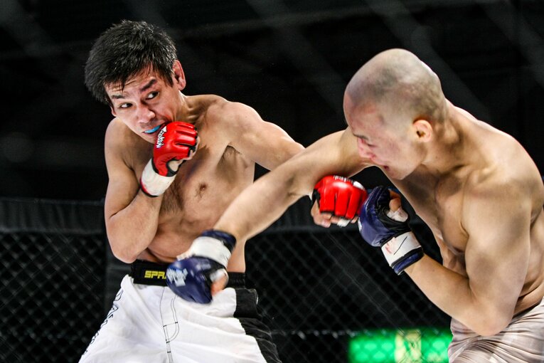 大石真丈vs.徹肌ィ郎　©Susumu Nagao