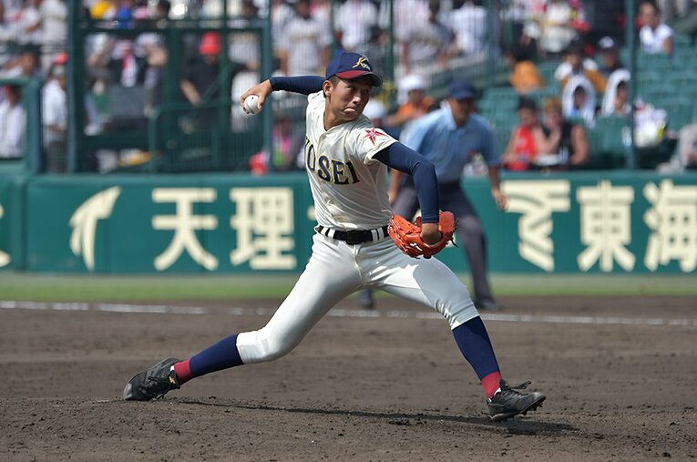 八戸学院光星・山田怜卓の投球には大きな可能性を感じる。こんな将来の逸材を見つけるのも甲子園の楽しみだ。 ／ photograph by Hideki Sugiyama