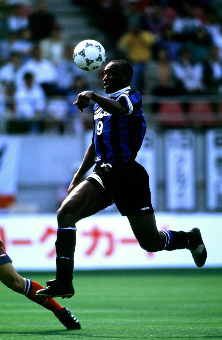 ずば抜けた身体能力と決定力を誇ったエムボマ　©Sports Graphic Number