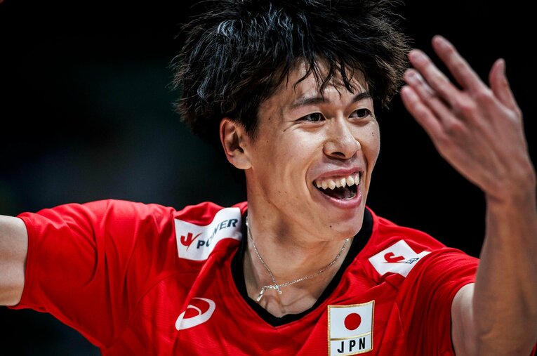 リザーブメンバーとしてパリ五輪に参加した富田将馬（27歳）。この経験を4年後に生かすべく、新天地で迎えるシーズンへの意気込みを語った ／ photograph by Volleyball World