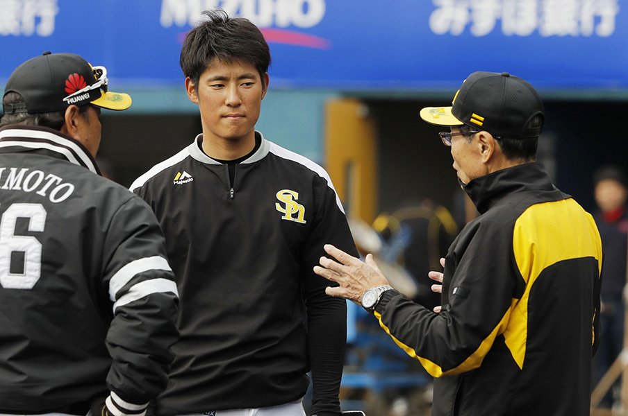 イチローマニアを生粋の2番打者に!上林誠知に工藤監督、王会長が期待。<Number Web> photograph by Kyodo News