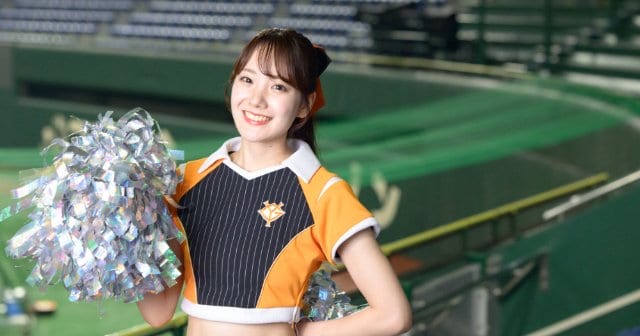1日350杯売った」東京ドーム“伝説のビール売り子”が巨人チアの人気