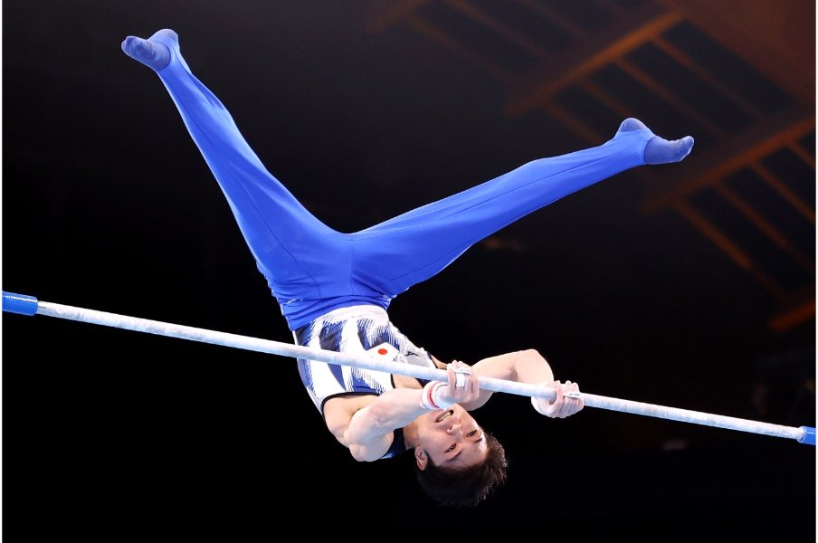 落下したとはいえ、高難度の技を連続成功させた内村の技量はさすがだった　©Getty Images