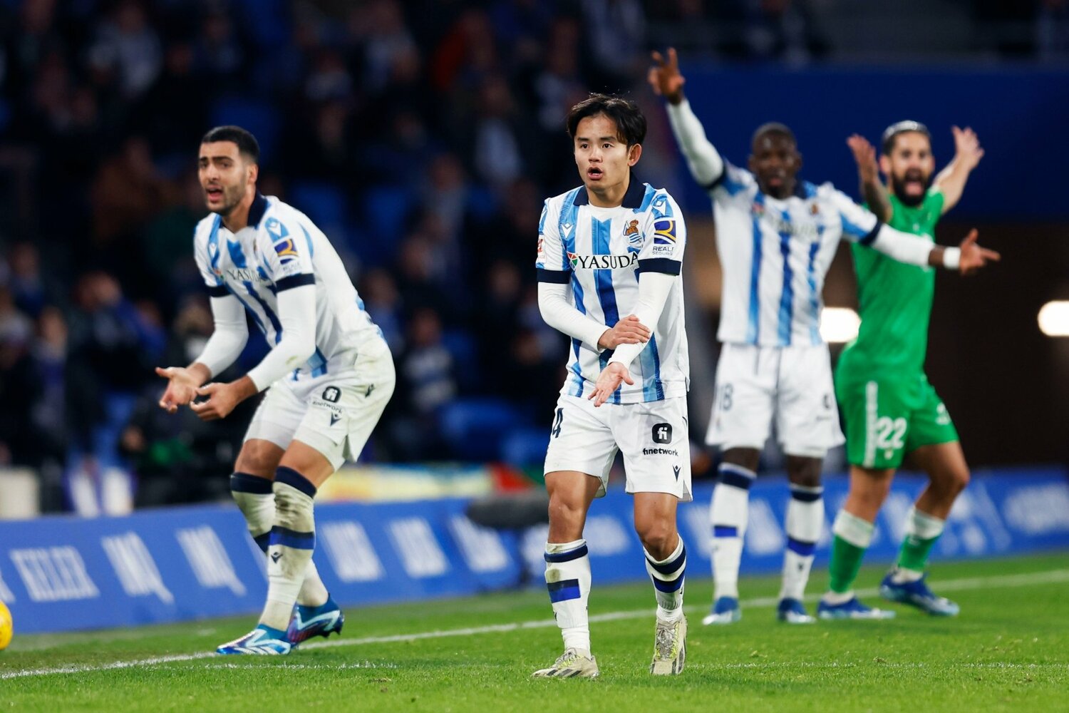 スコアレスドローで終えた90分間を象徴するかのようなシーン