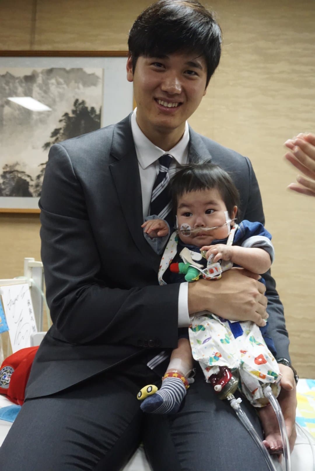 翔平ちゃんを抱っこした大谷　©️Shizuha &amp; Taishi Kawasaki