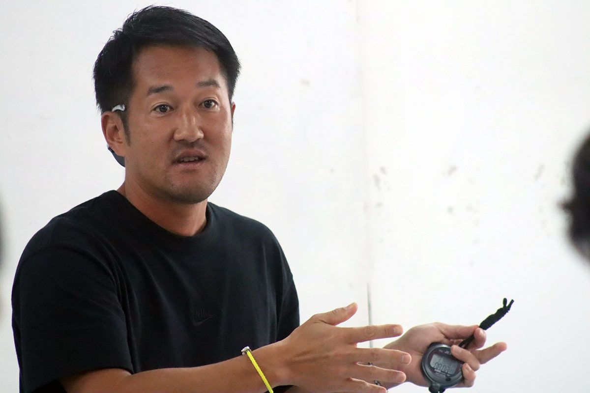 ジャパンウィンターリーグを訪れて熱弁する平野氏　©Kou Hiroo