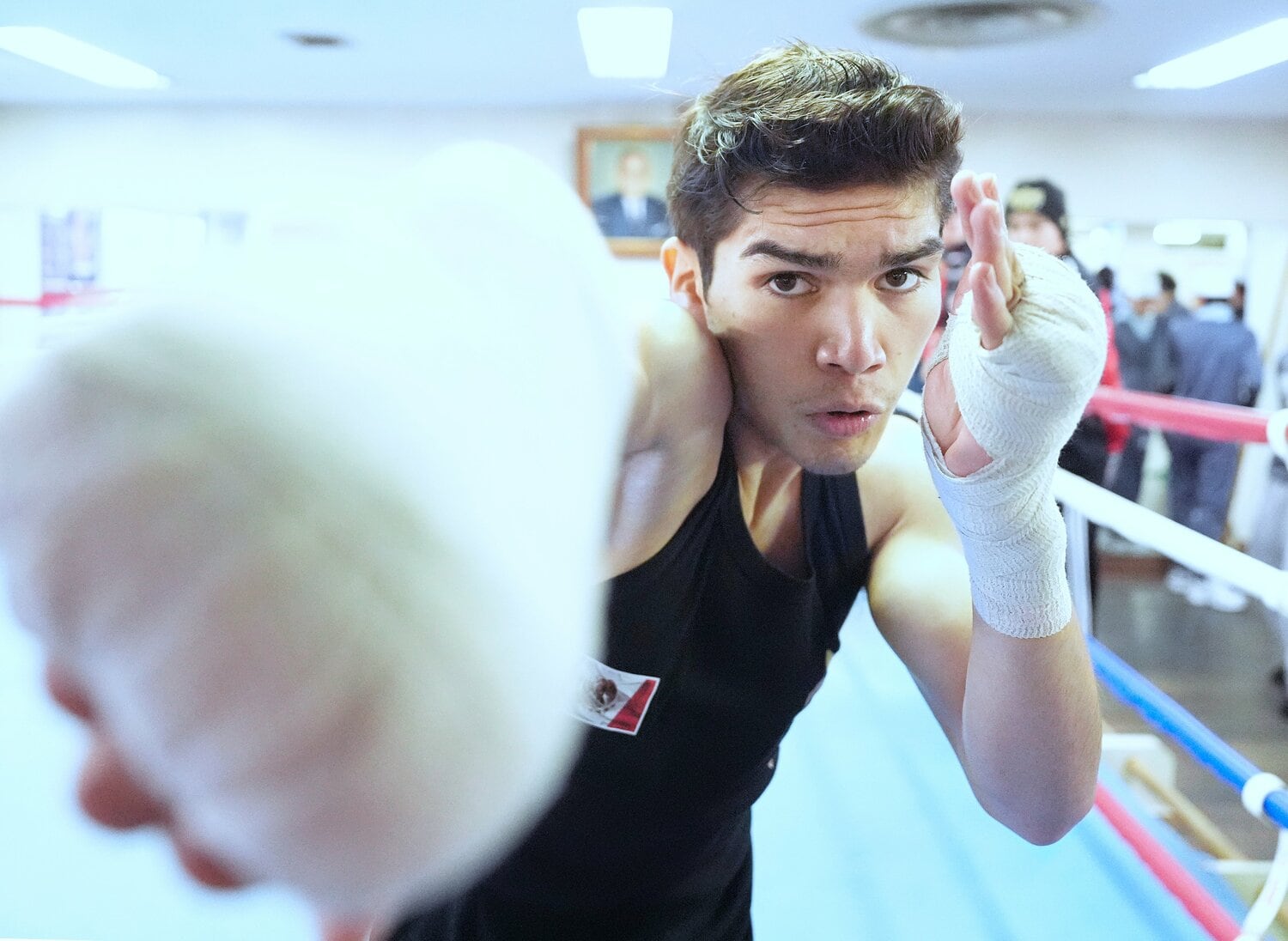 カメラ目線でシャドーを披露するダビド・クエジャル　©Naoki Fukuda