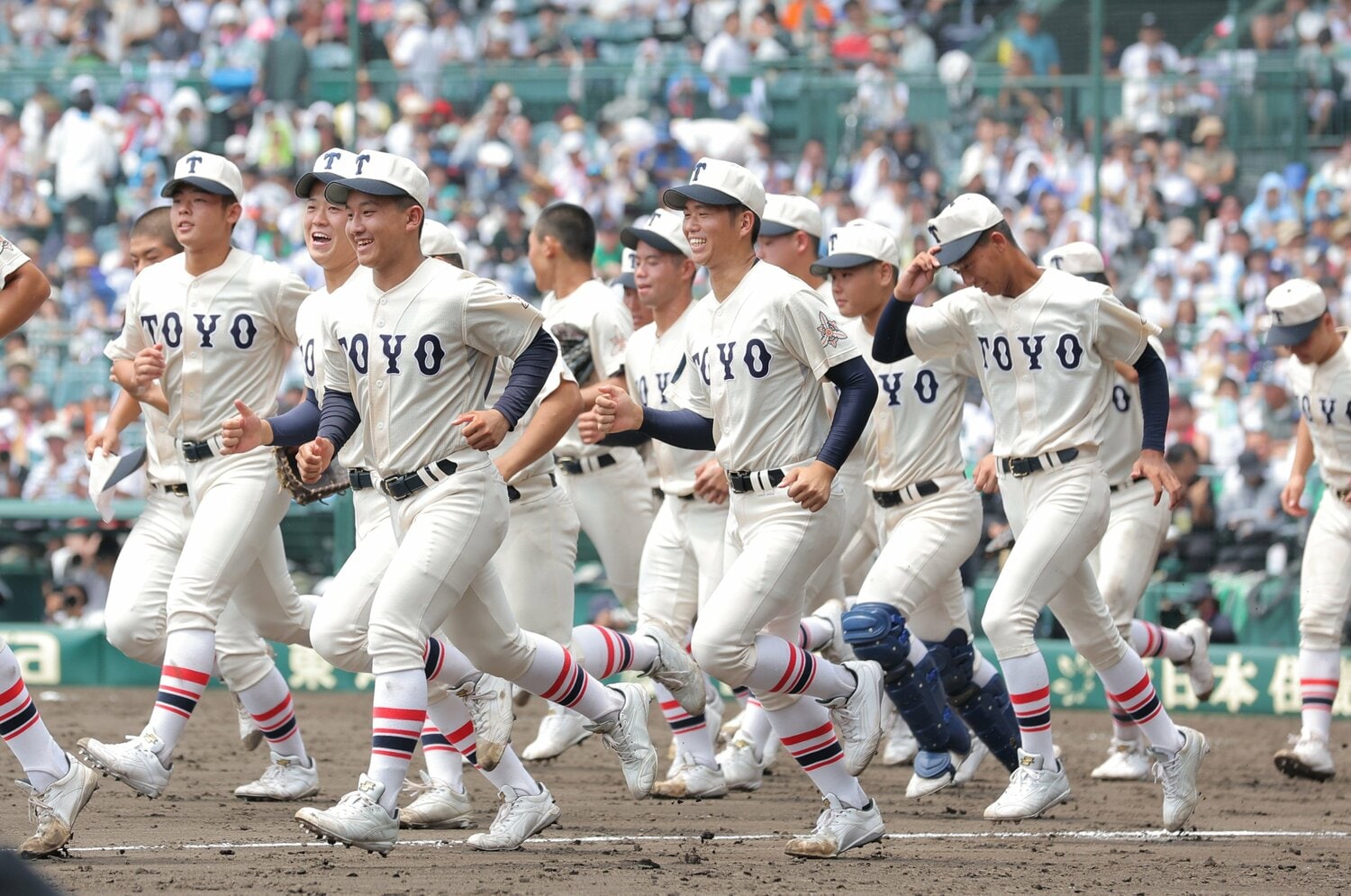 「苦い思い出の球場なので…」甲子園“優勝候補の一角”エースに起きていた悲劇…背番号10で“5カ月ぶり登板”の秘話「みんなが連れてきてくれた」＜Number Web＞ photograph by Sankei Shimbun