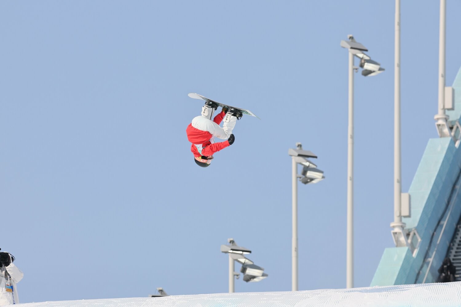北京五輪で果敢に縦3回転のトリプルアンダーフリップにチャレンジした岩渕　　©JMPA