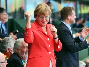 メルケル元首相とサッカードイツ代表の幸せな16年間…“お堅い”イメージを一変させたW杯の絶叫「あなたがとても恋しくなる」