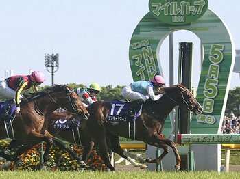 日米で起きた2つの降着の違いとは。競馬の世界標準ルールとアメリカ式。＜Number Web＞ photograph by Kyodo News