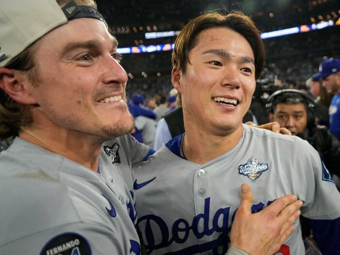 山本由伸、伝説的リリーフのウラで…「大量の鎮痛薬を飲んでいた」ロハス「同点で泣いちゃった」マンシー「負けたと誤解した」キケ、ドジャース“脇役”ストーリー―2025年下半期読まれた記事＜Number Web＞ photograph by AFLO