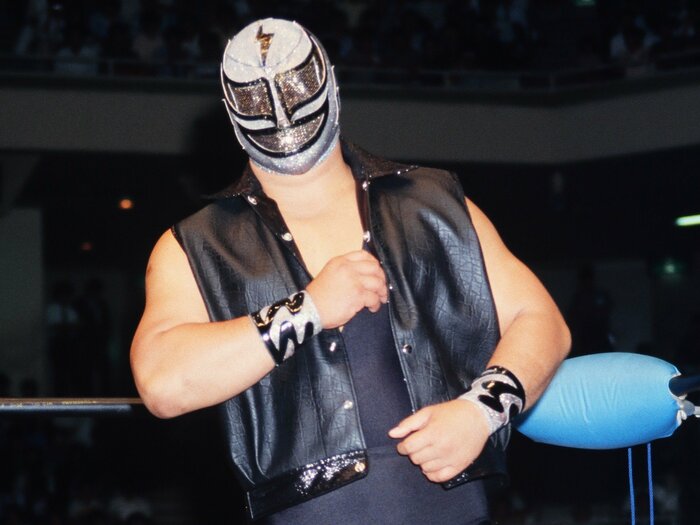 「おまえ、平田だろ！」プロレス史に残る“珍事件”のナゾ…スーパー・ストロング・マシンの正体を明かした藤波辰爾は本当に「ウッカリ」だったのか？＜Number Web＞ photograph by AFLO