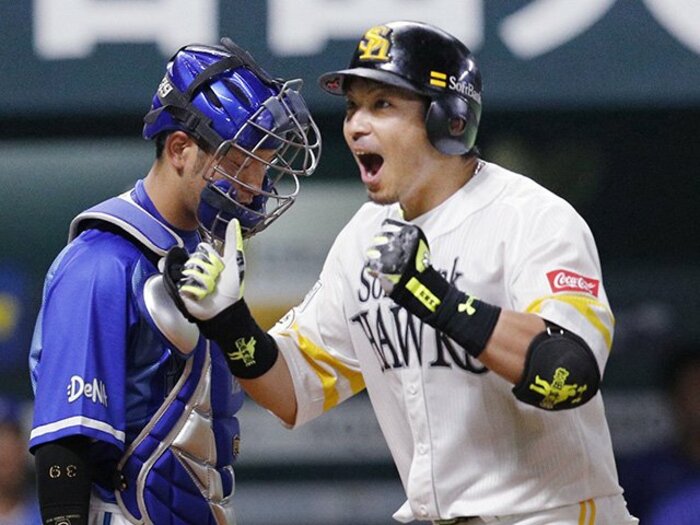 松田宣浩、4年ぶり先発落ちに発奮！「ケンケン打法」が半足前で復活。＜Number Web＞ photograph by Kyodo News