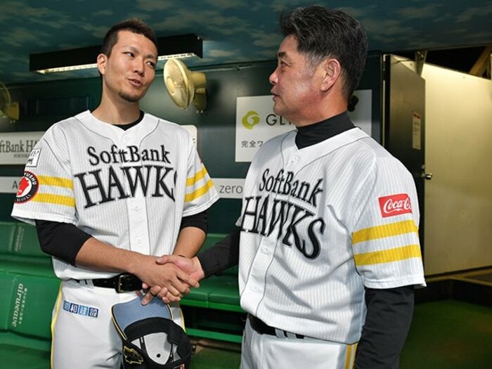 「代打の代打」に「偽装スクイズ」。“1死三塁”を巡る工藤監督の名采配。＜Number Web＞ photograph by Hideki Sugiyama