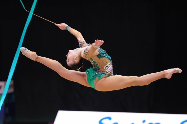 エレガントな演技で観衆を魅了した新体操・皆川夏穂の“ラストダンス” ／ photograph by AFLO