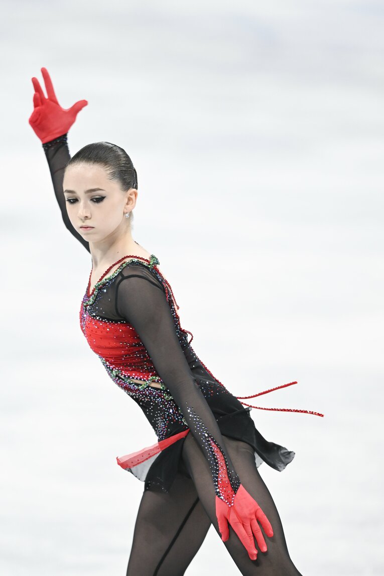 【五輪フィギュアの魔物】北京五輪でのワリエワ（写真は右に続きます）　©Asami Enomoto/JMPA