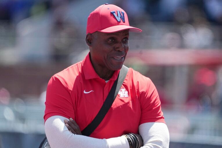 現在はヒューストン大学でアシスタントコーチを務めるカール・ルイス　©AFLO